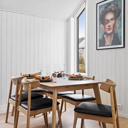 Prázdninový dům Stylish Townhouse - Cozy Winter Garden & Fireplace Tromsø
