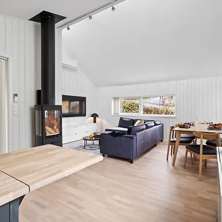 Stylish Townhouse - Cozy Winter Garden & Fireplace *